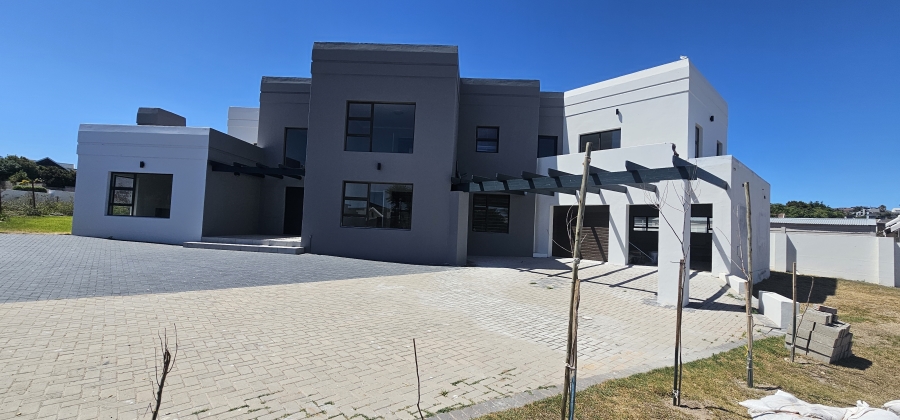 5 Bedroom Property for Sale in Myburgh Park Western Cape